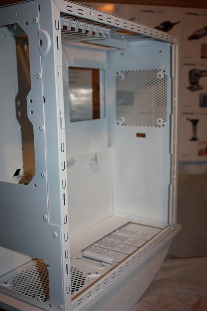 [11/02/2011] Ausnahme-Casemod Candela: Acrylglas trifft LED-Wahnsinn trifft Kunstleder (102)