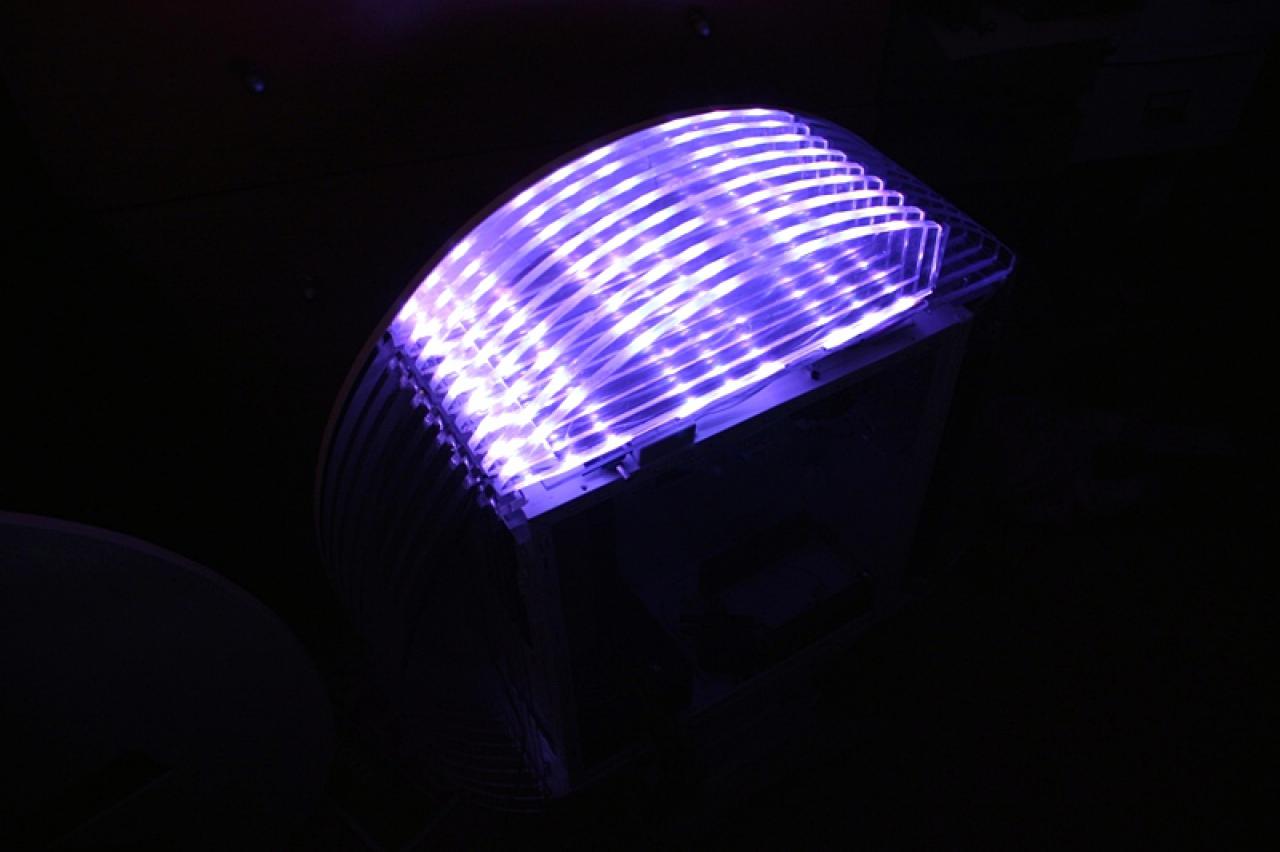 [11/02/2011] Ausnahme-Casemod Candela: Acrylglas trifft LED-Wahnsinn trifft Kunstleder (103)