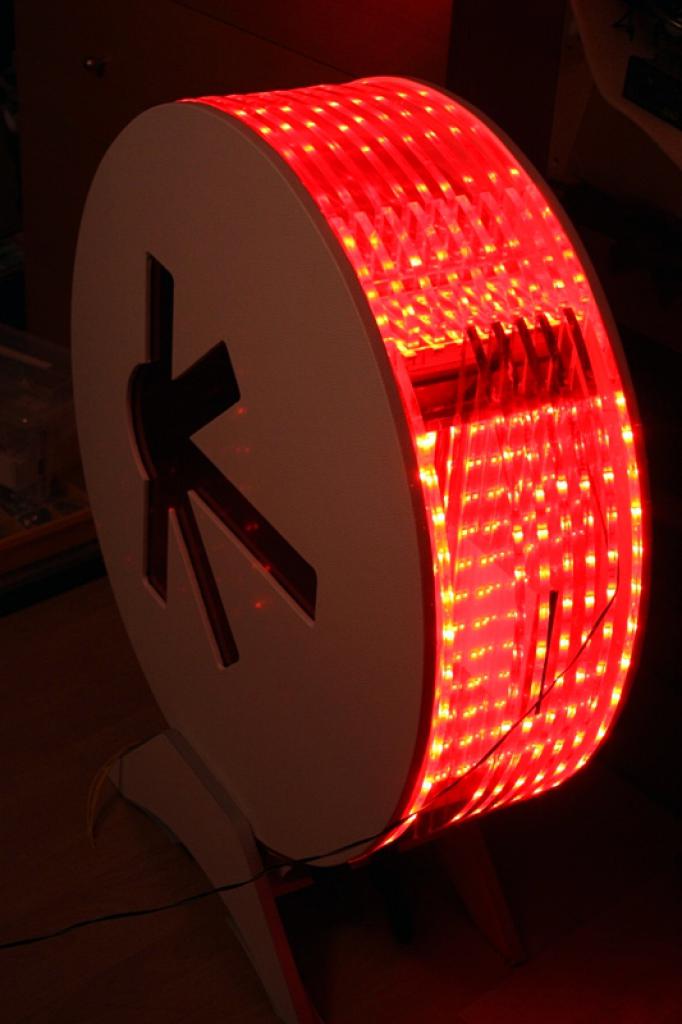 [11/02/2011] Ausnahme-Casemod Candela: Acrylglas trifft LED-Wahnsinn trifft Kunstleder (106)