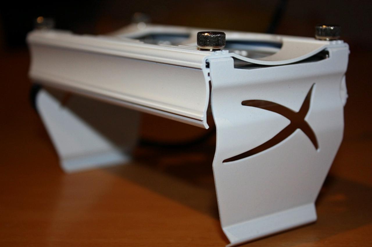 [11/02/2011] Ausnahme-Casemod Candela: Acrylglas trifft LED-Wahnsinn trifft Kunstleder (117)