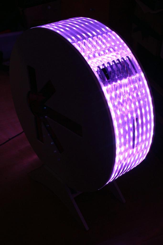 [11/02/2011] Ausnahme-Casemod Candela: Acrylglas trifft LED-Wahnsinn trifft Kunstleder (118)