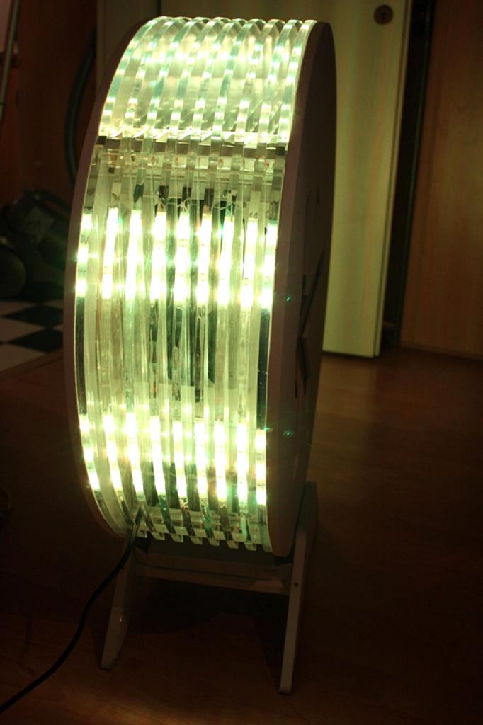 [11/02/2011] Ausnahme-Casemod Candela: Acrylglas trifft LED-Wahnsinn trifft Kunstleder (121)