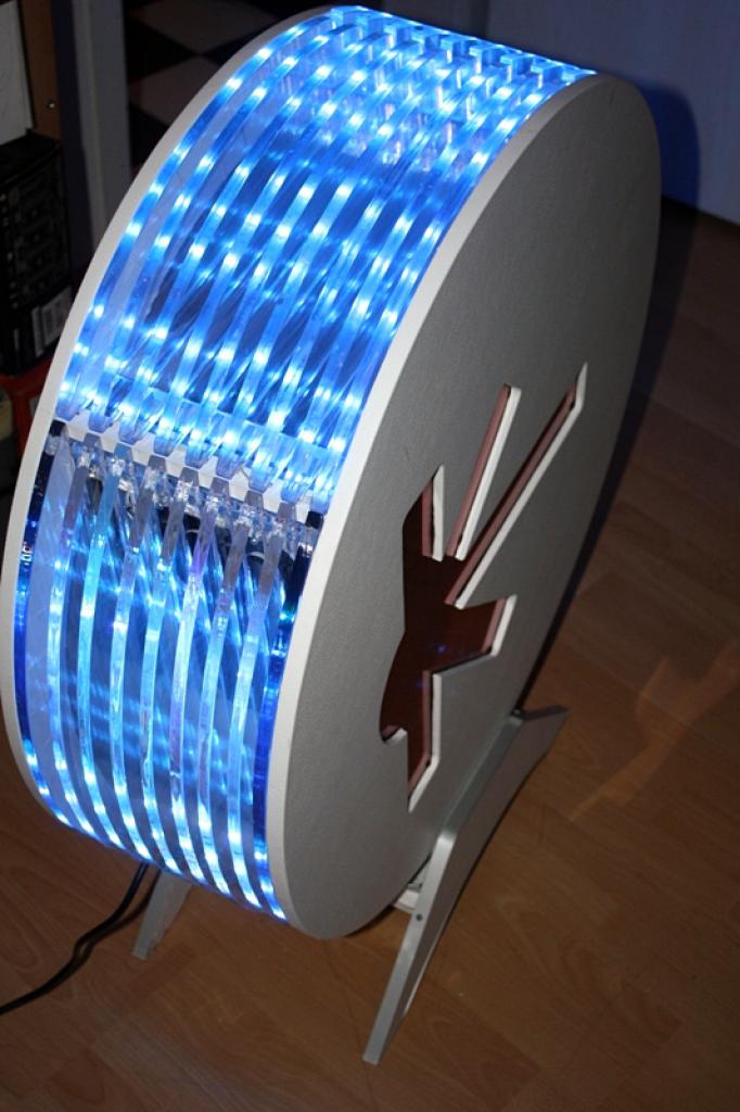 [11/02/2011] Ausnahme-Casemod Candela: Acrylglas trifft LED-Wahnsinn trifft Kunstleder (123)