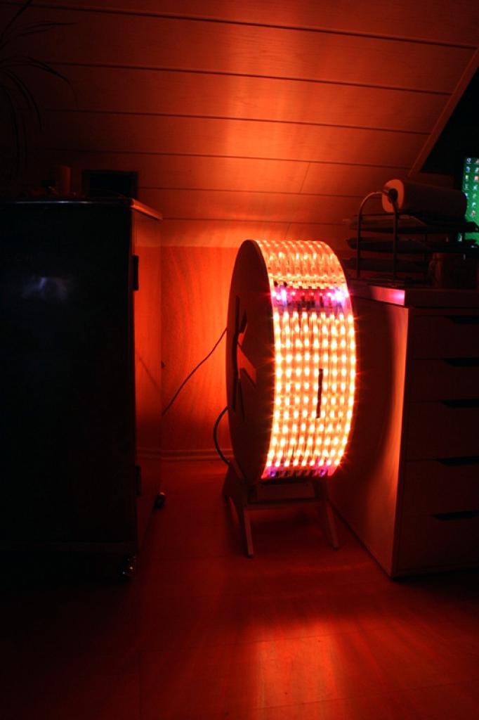 [11/02/2011] Ausnahme-Casemod Candela: Acrylglas trifft LED-Wahnsinn trifft Kunstleder (129)