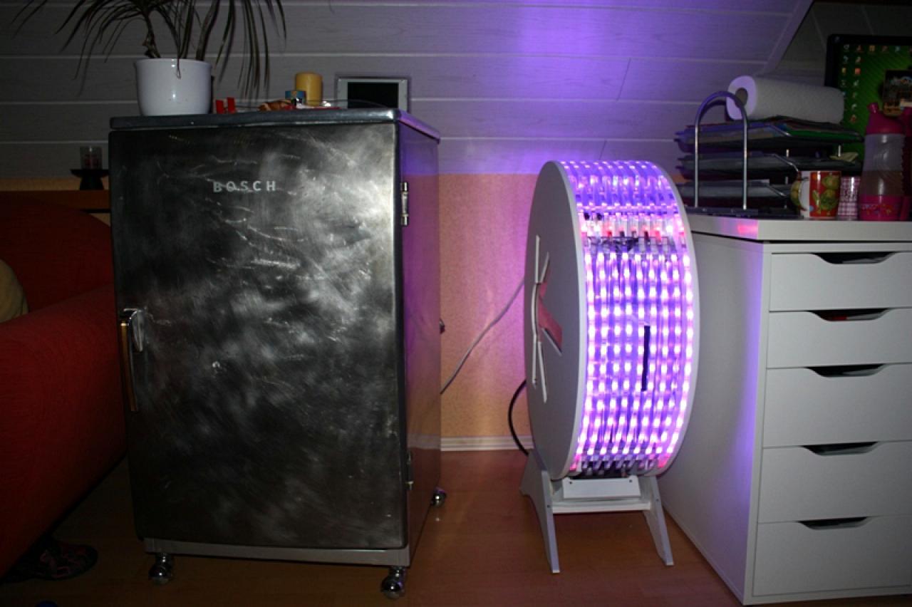 [11/02/2011] Ausnahme-Casemod Candela: Acrylglas trifft LED-Wahnsinn trifft Kunstleder (131)