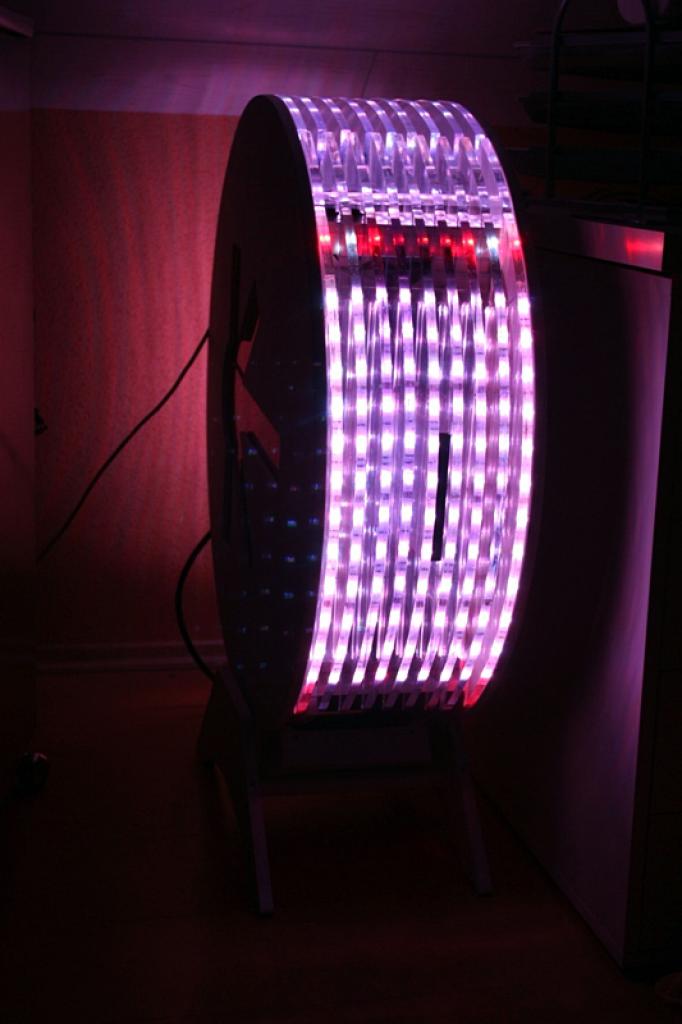 [11/02/2011] Ausnahme-Casemod Candela: Acrylglas trifft LED-Wahnsinn trifft Kunstleder (132)