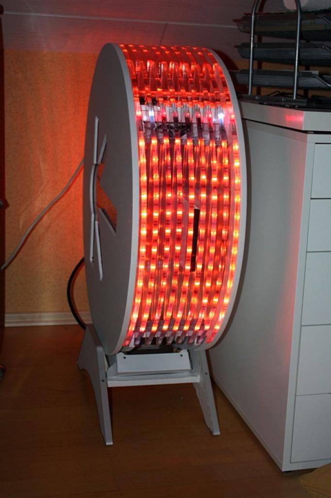 [11/02/2011] Ausnahme-Casemod Candela: Acrylglas trifft LED-Wahnsinn trifft Kunstleder (136)