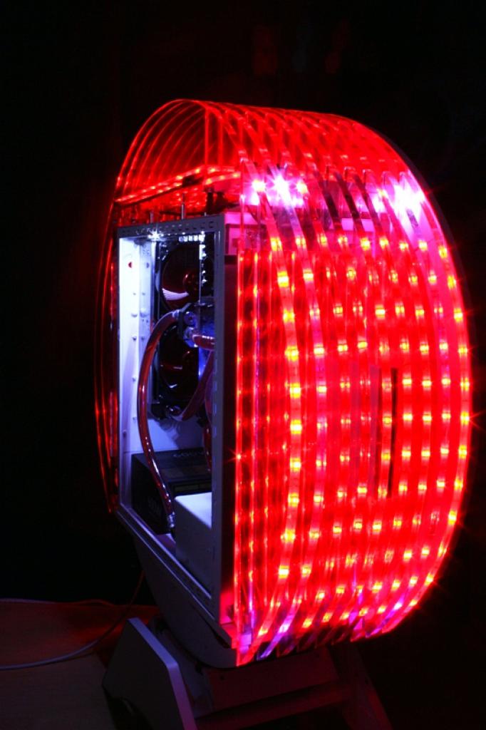 [11/02/2011] Ausnahme-Casemod Candela: Acrylglas trifft LED-Wahnsinn trifft Kunstleder (140)