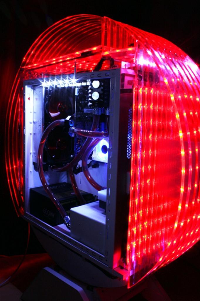 [11/02/2011] Ausnahme-Casemod Candela: Acrylglas trifft LED-Wahnsinn trifft Kunstleder (141)