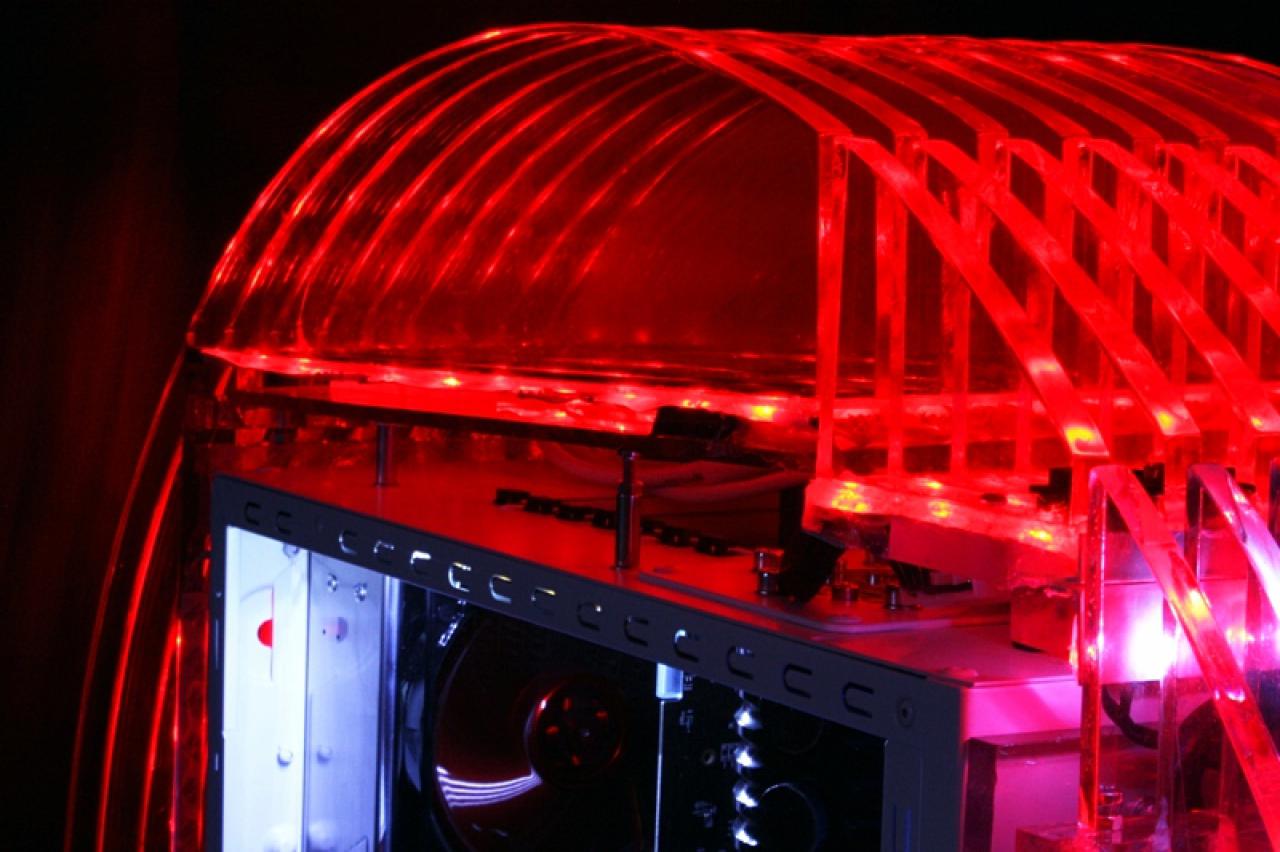 [11/02/2011] Ausnahme-Casemod Candela: Acrylglas trifft LED-Wahnsinn trifft Kunstleder (142)