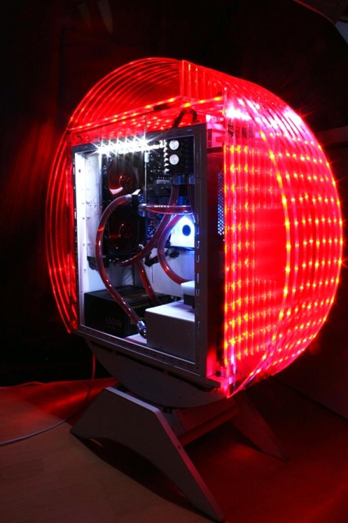 [11/02/2011] Ausnahme-Casemod Candela: Acrylglas trifft LED-Wahnsinn trifft Kunstleder (152)