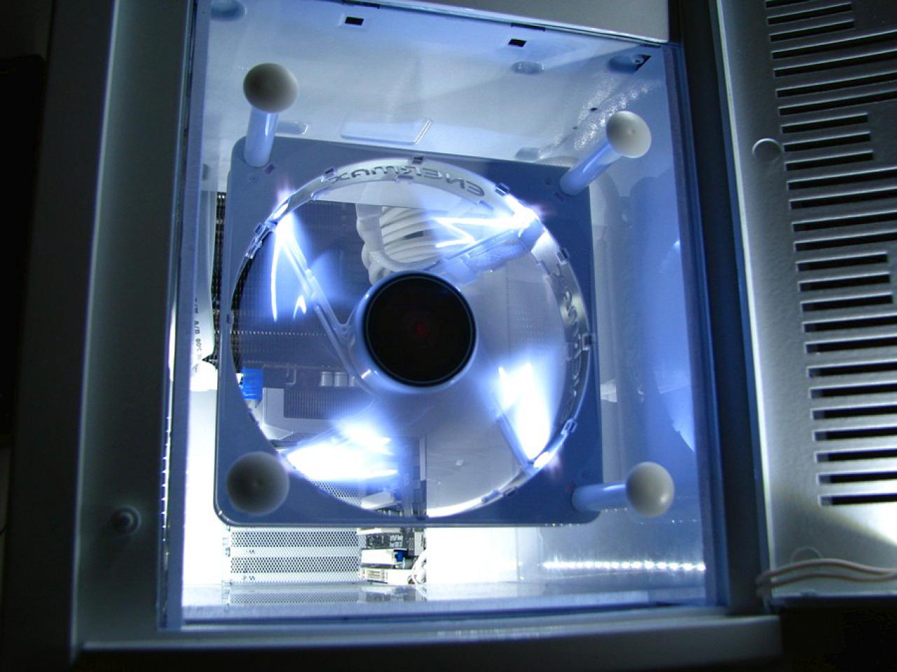 [18/02/2011] Casemod-Projekt Schneeweiß: Lego-Reiterschaft auf Beutezug und (fast) finale Bilder (67)