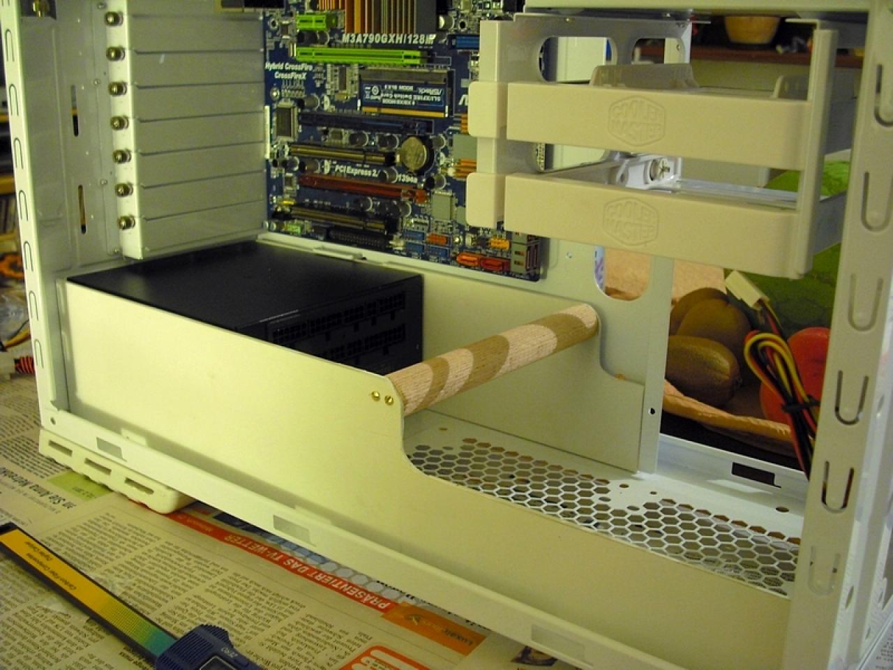 [04/02/2011] Überraschungs-Casemod für die Schwester: Weiß trifft Chrom trifft Rosa (4)