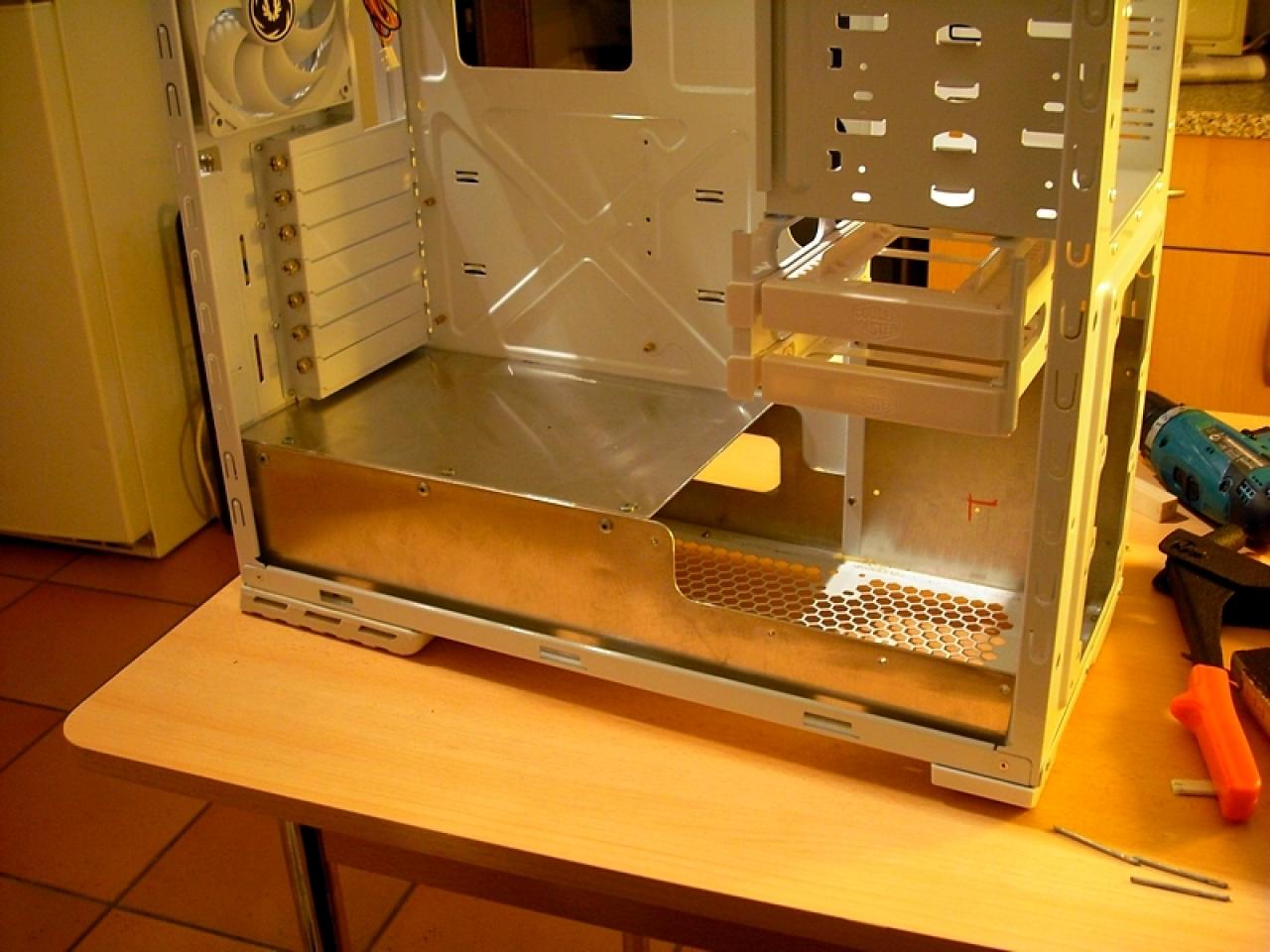 [04/02/2011] Überraschungs-Casemod für die Schwester: Weiß trifft Chrom trifft Rosa (11)
