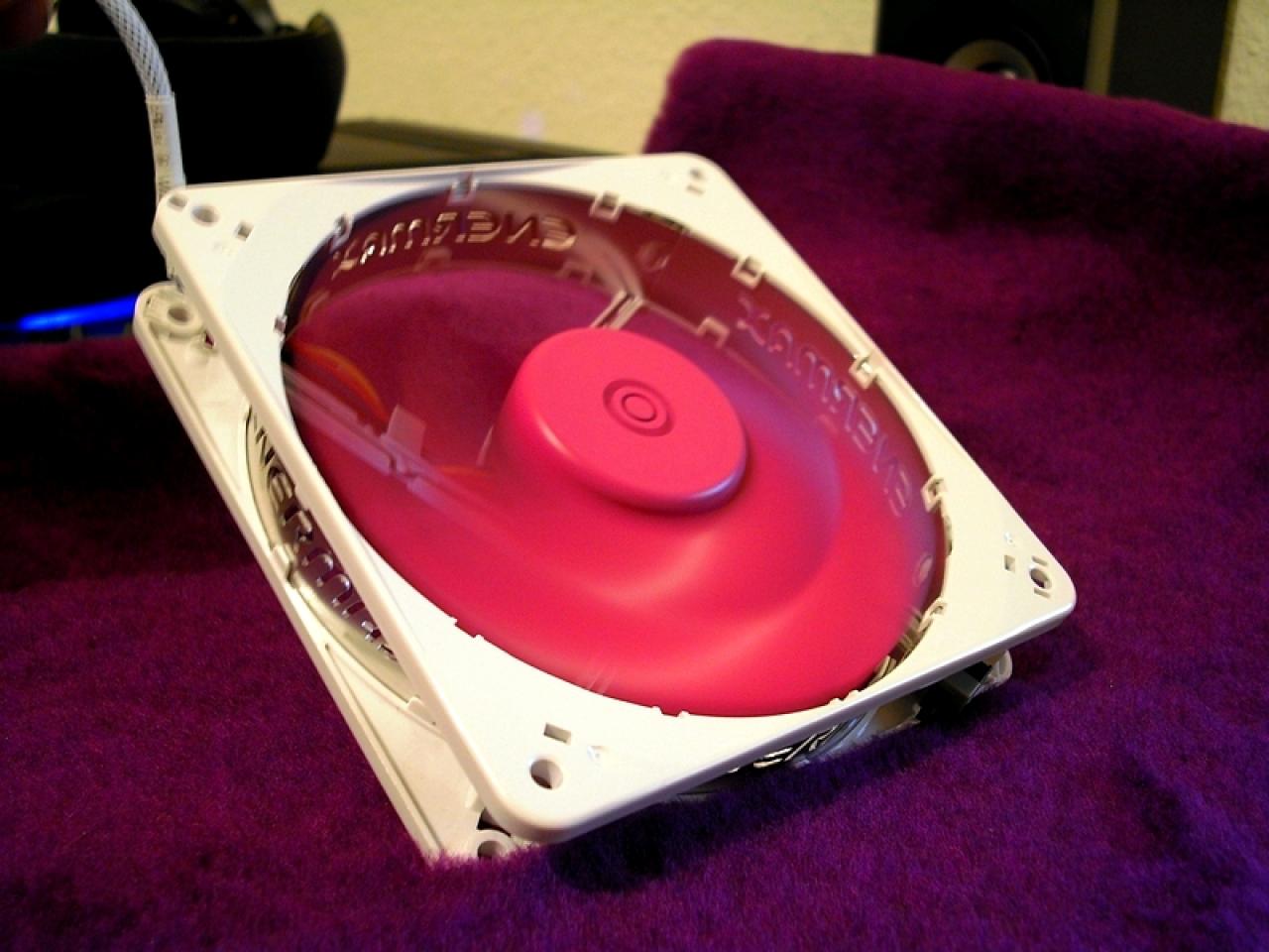 [04/02/2011] Überraschungs-Casemod für die Schwester: Weiß trifft Chrom trifft Rosa (14)