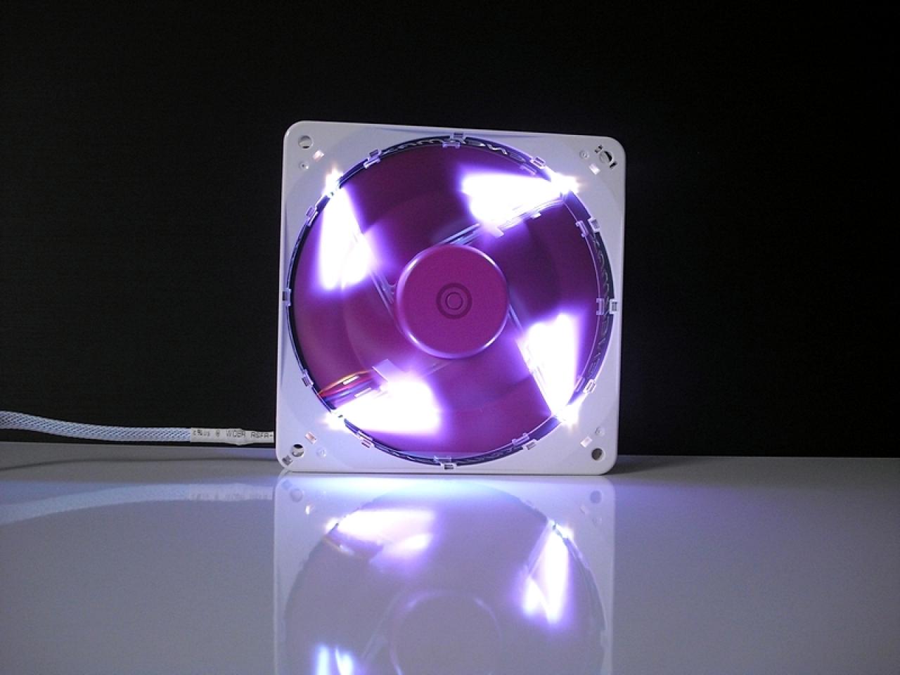 [04/02/2011] Überraschungs-Casemod für die Schwester: Weiß trifft Chrom trifft Rosa (19)