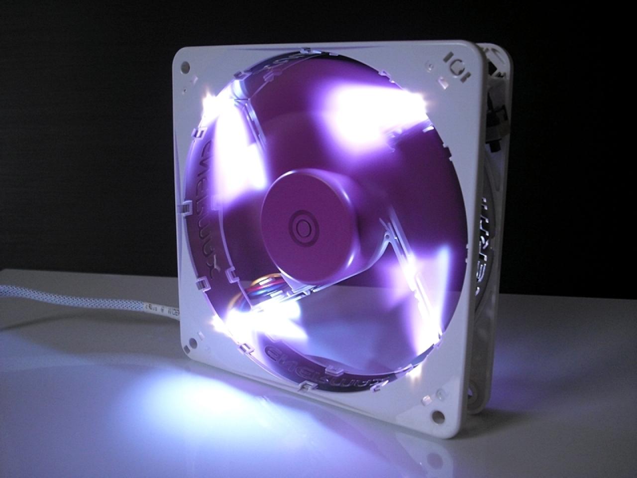 [04/02/2011] Überraschungs-Casemod für die Schwester: Weiß trifft Chrom trifft Rosa (21)
