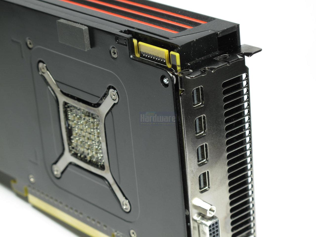 [07/03/2011] AMD Radeon HD 6990, Codename: Antilles. Quad-Crossfire X lässt sich mithilfe einer weiteren anzukoppelnden HD 6990 realisieren.
