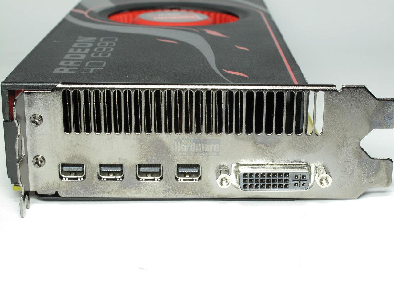 [07/03/2011] AMD Radeon HD 6990, Codename: Antilles. Auf der Vorderseite wird die heiße Luft von GPU0 aus dem Gehäuse hinausgeblasen...
