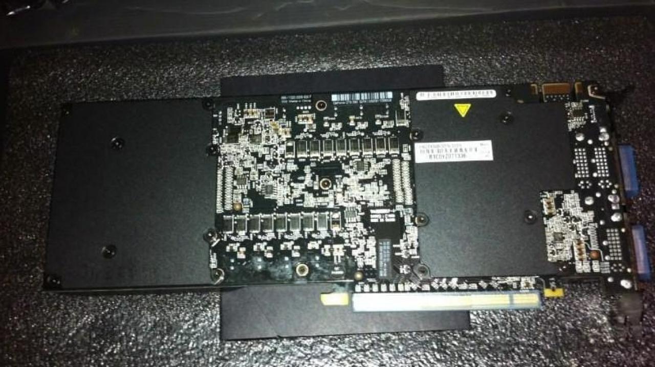 [23/03/2011] Asus Geforce GTX 590: Unboxing-Bilder der neuen Dual-GPU-Grafikkarte (4)