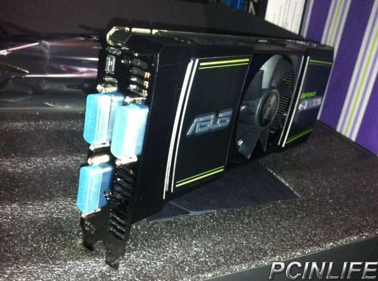 [23/03/2011] Asus Geforce GTX 590: Unboxing-Bilder der neuen Dual-GPU-Grafikkarte (5)