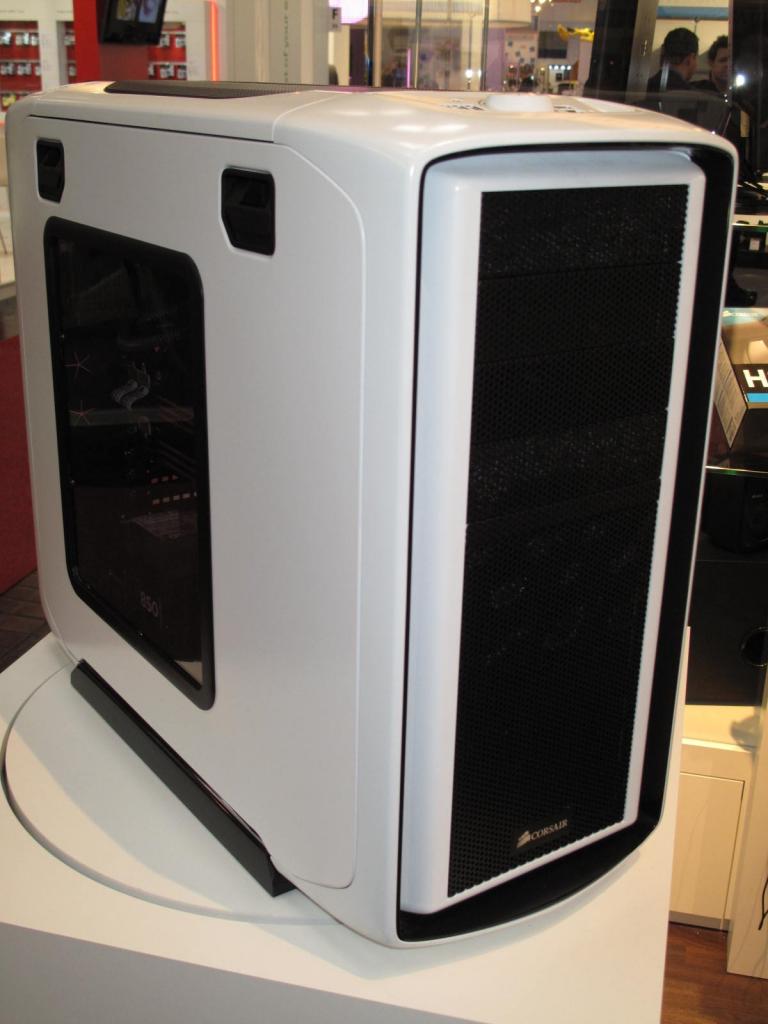 [01/03/2011] Corsair 600T weiß 01
