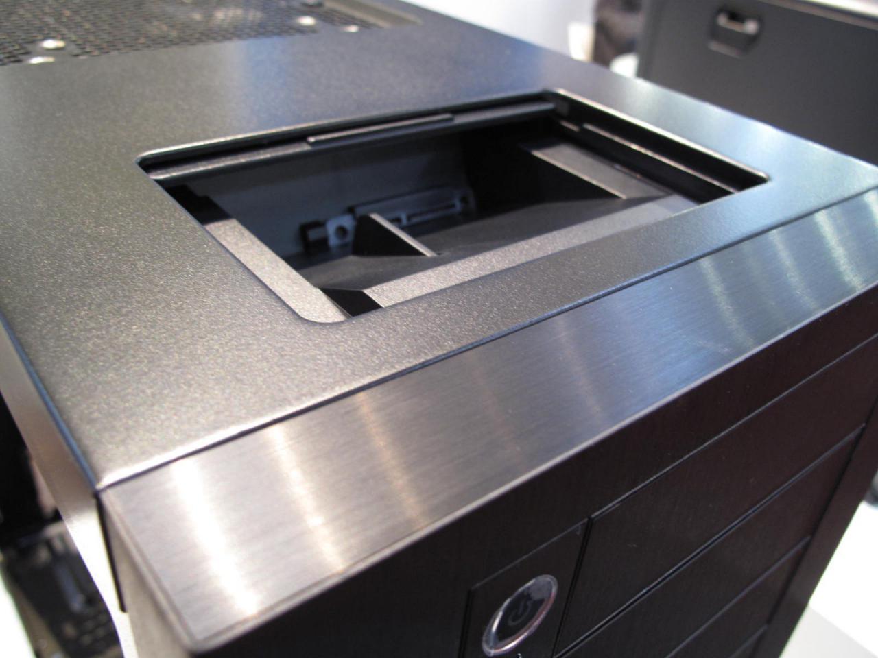 [01/03/2011] Corsair Obsidian 650D 03