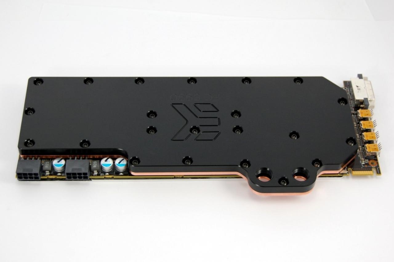 [22/03/2011] EK Water Blocks: Fotos des ersten Wasserkühler für AMD Radeon HD 6990 (2)