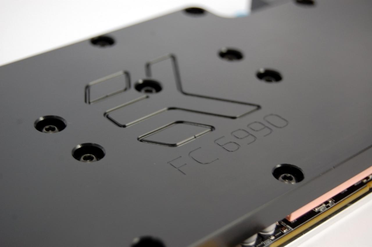 [22/03/2011] EK Water Blocks: Fotos des ersten Wasserkühler für AMD Radeon HD 6990 (3)
