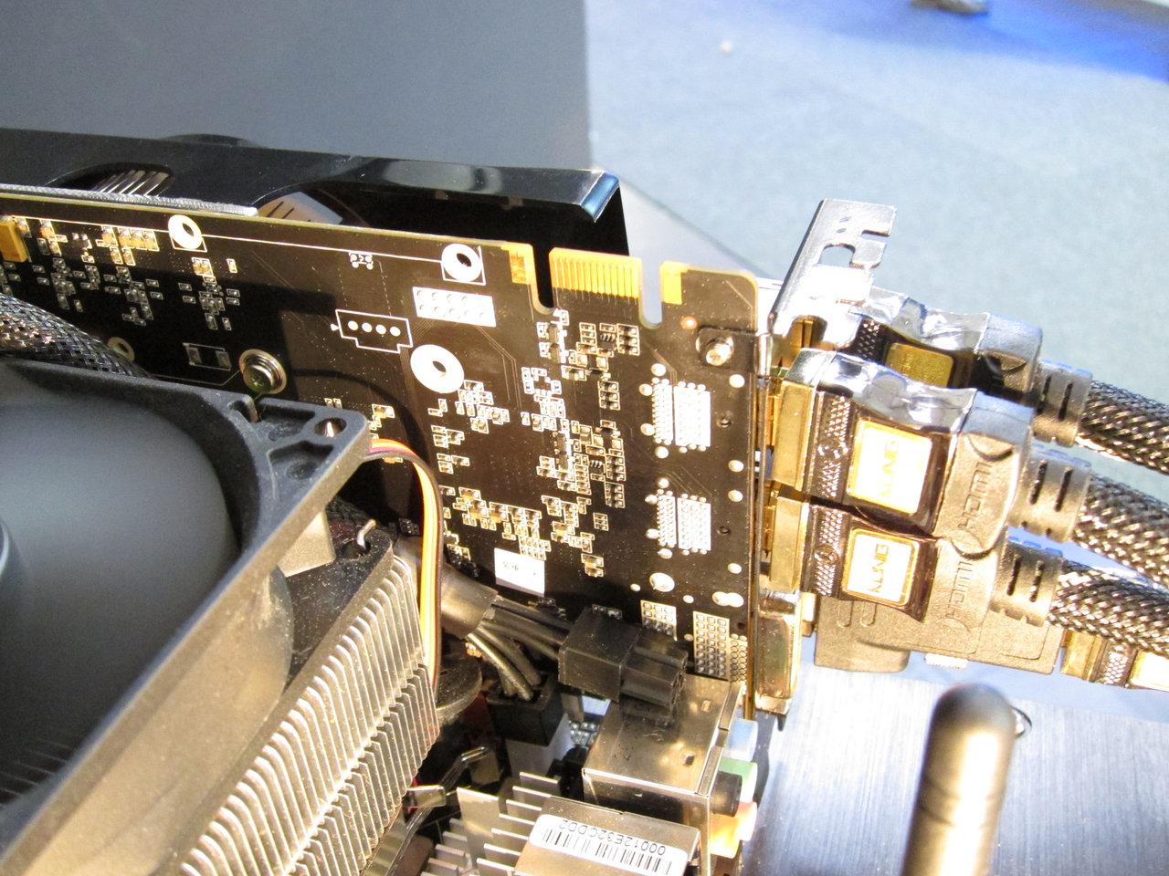 [02/03/2011] Grafikkarte Zotac Geforce 560 Ti Multiview 07