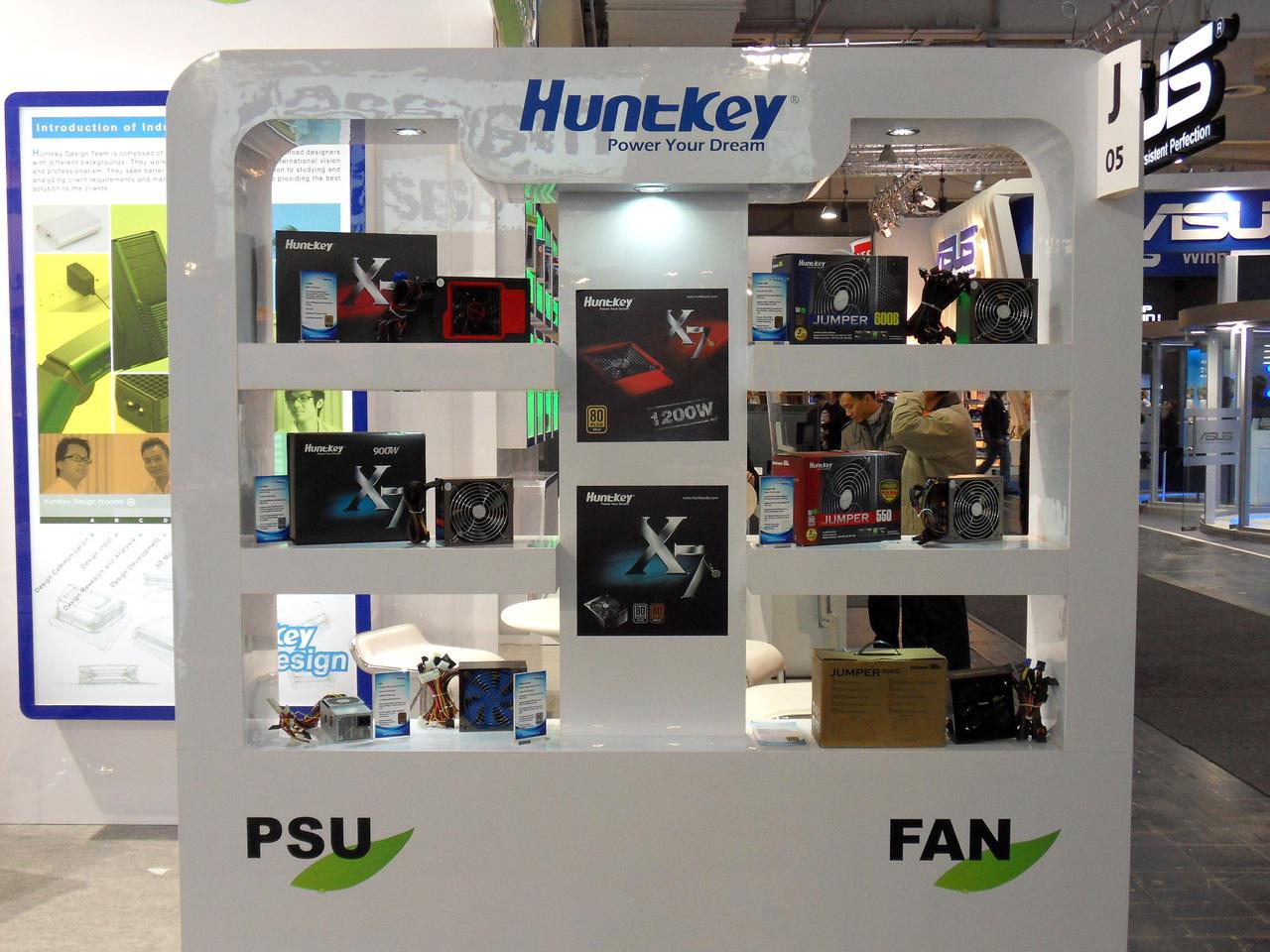 [01/03/2011] Huntkey mit Platinum- und Gold-Netzteilen (1)