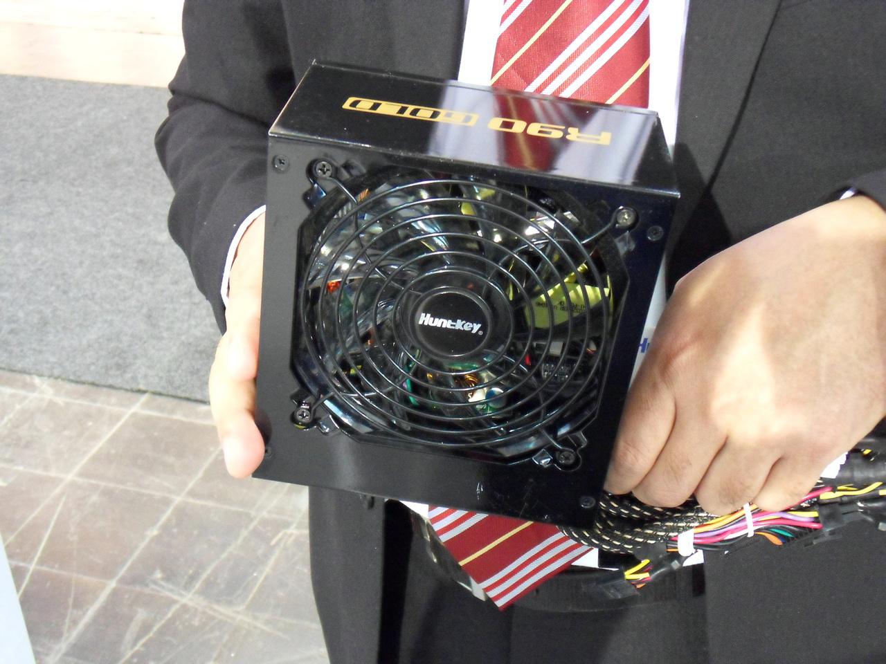 [01/03/2011] Huntkey mit Platinum- und Gold-Netzteilen (8)