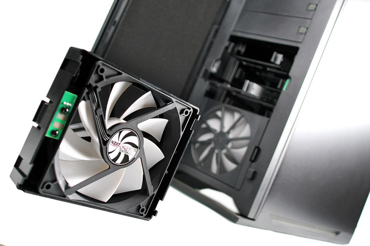 [23/03/2011] NZXT H2: Silent-Tower mit USB 3.0 und SATA-Hot-Swap (12)