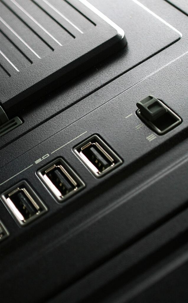 [23/03/2011] NZXT H2: Silent-Tower mit USB 3.0 und SATA-Hot-Swap (13)