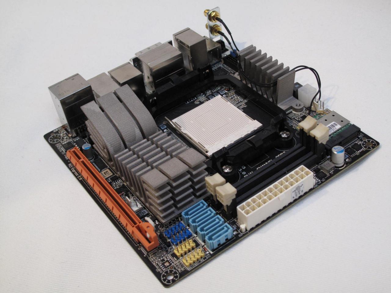 [03/03/2011] Zotac Sockel AM3