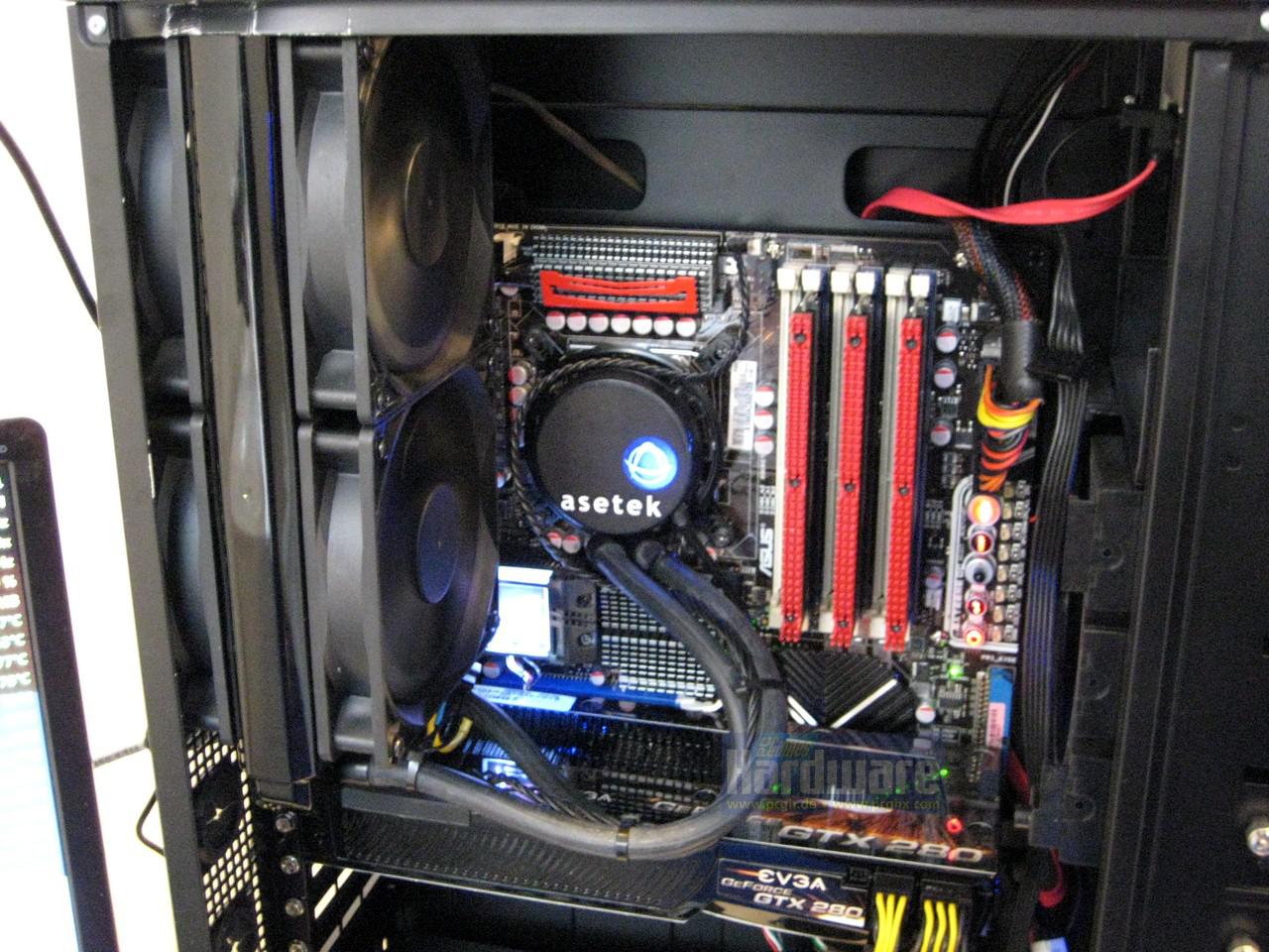 [08/03/2011] Cebit 2011: Asetek zeigt Dual-Radi-Wakü, GPU-Kühler und mehr (3)