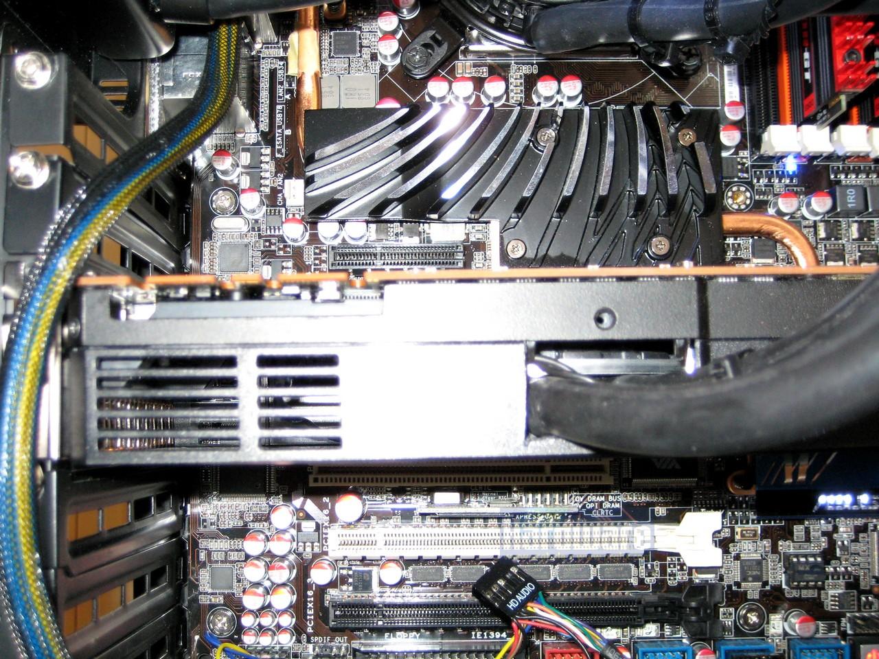 [08/03/2011] Cebit 2011: Asetek zeigt Dual-Radi-Wakü, GPU-Kühler und mehr (23)