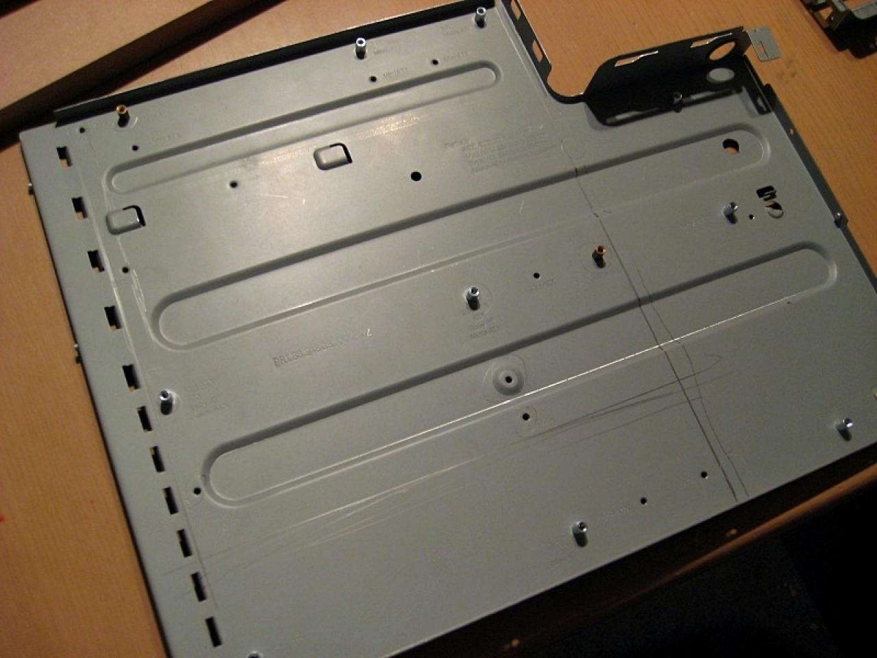 [08/03/2011] Das Schwarze mit der blonden Seele: kontrastreiches PC-Gehäuse im Eigenbau (8)