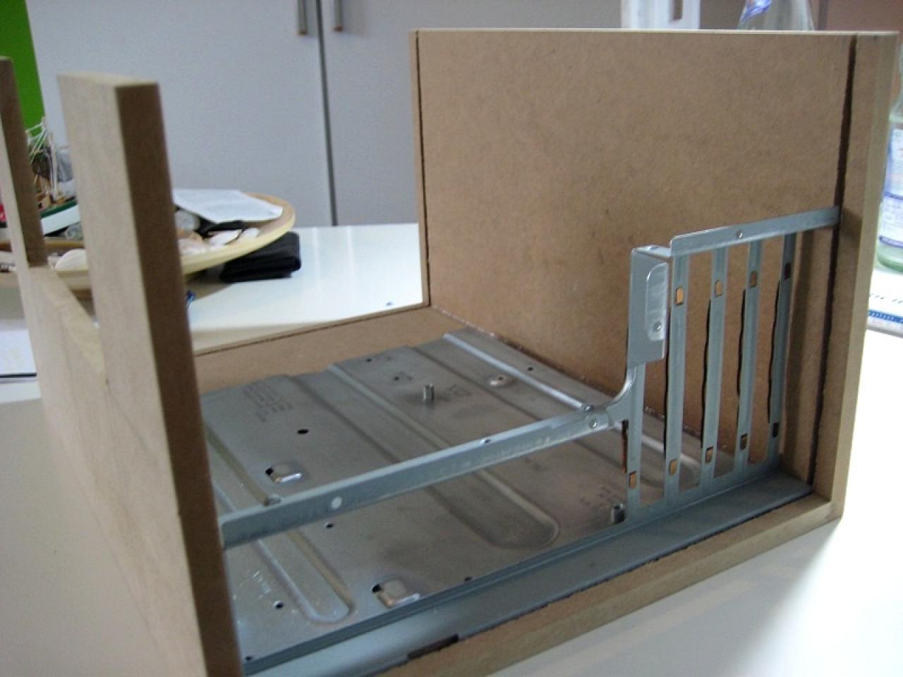 [08/03/2011] Das Schwarze mit der blonden Seele: kontrastreiches PC-Gehäuse im Eigenbau (15)