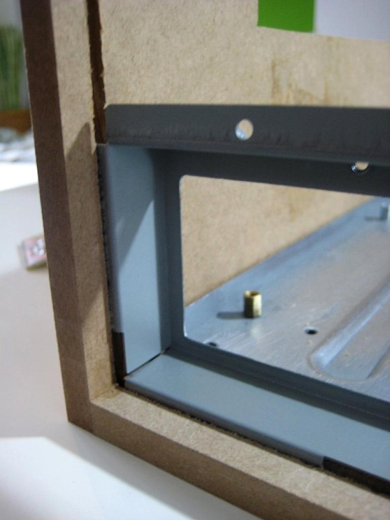 [08/03/2011] Das Schwarze mit der blonden Seele: kontrastreiches PC-Gehäuse im Eigenbau (16)