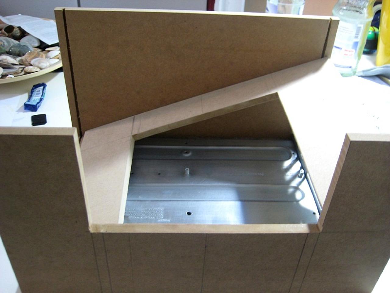 [08/03/2011] Das Schwarze mit der blonden Seele: kontrastreiches PC-Gehäuse im Eigenbau (18)