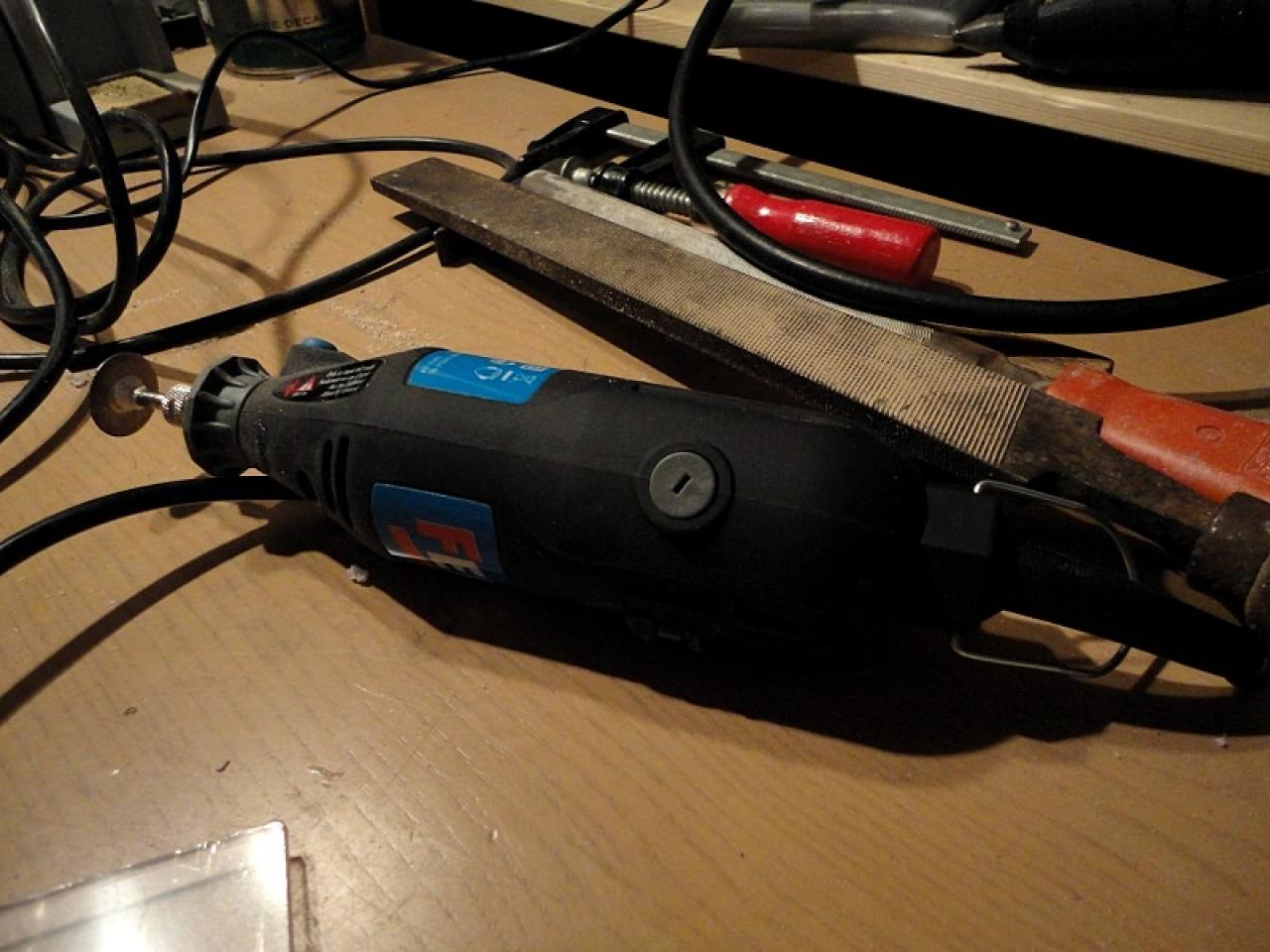[08/03/2011] Das Schwarze mit der blonden Seele: kontrastreiches PC-Gehäuse im Eigenbau (22)
