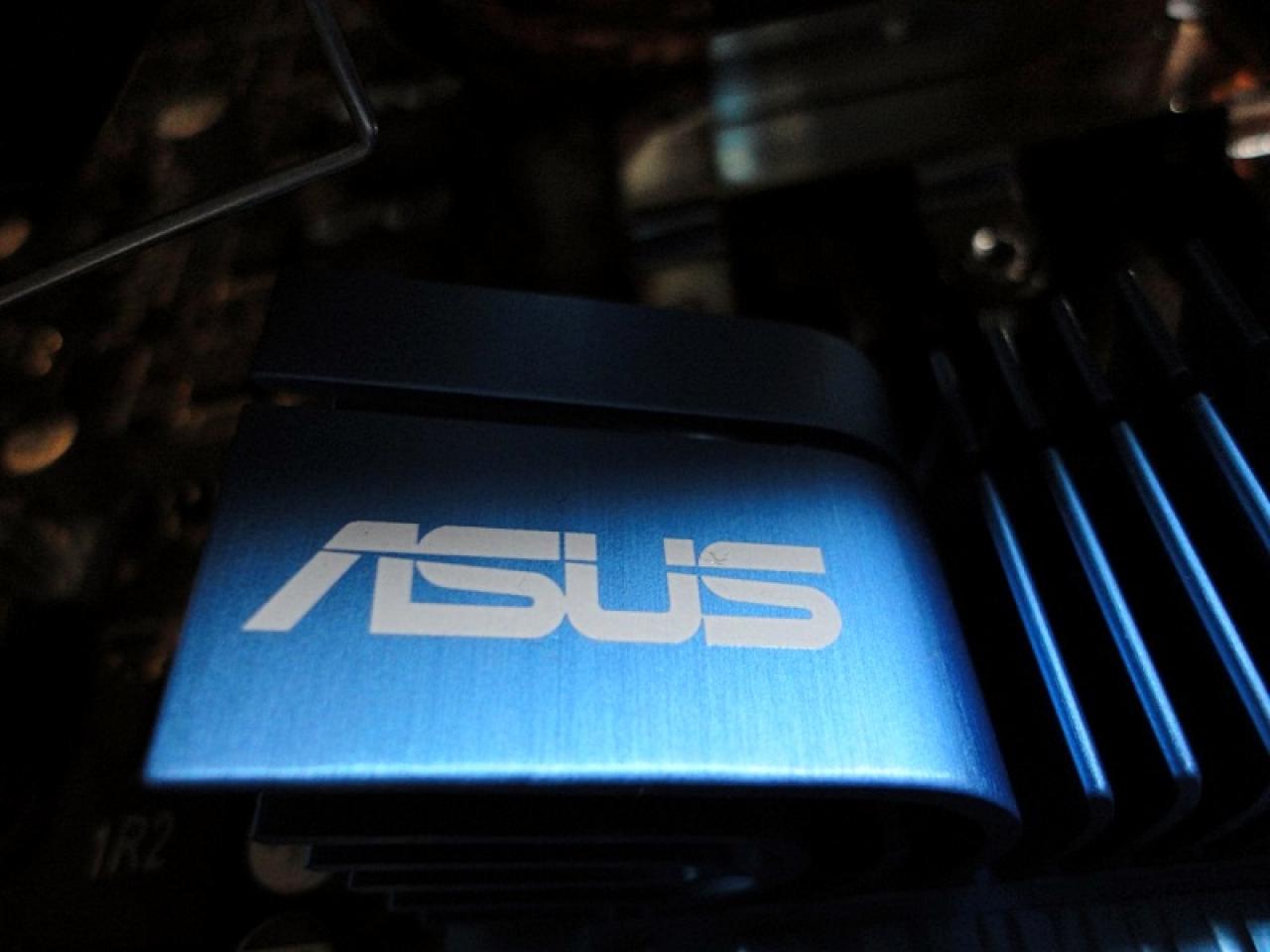 [08/03/2011] Das Schwarze mit der blonden Seele: kontrastreiches PC-Gehäuse im Eigenbau (24)