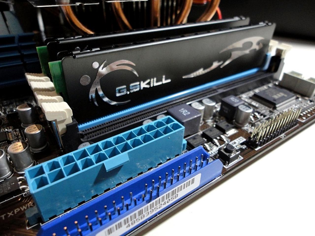 [08/03/2011] Das Schwarze mit der blonden Seele: kontrastreiches PC-Gehäuse im Eigenbau (25)
