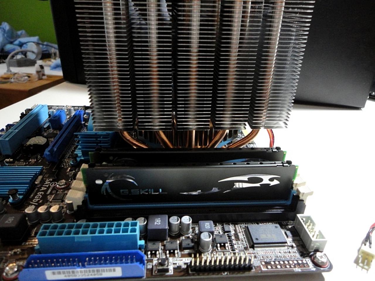 [08/03/2011] Das Schwarze mit der blonden Seele: kontrastreiches PC-Gehäuse im Eigenbau (26)