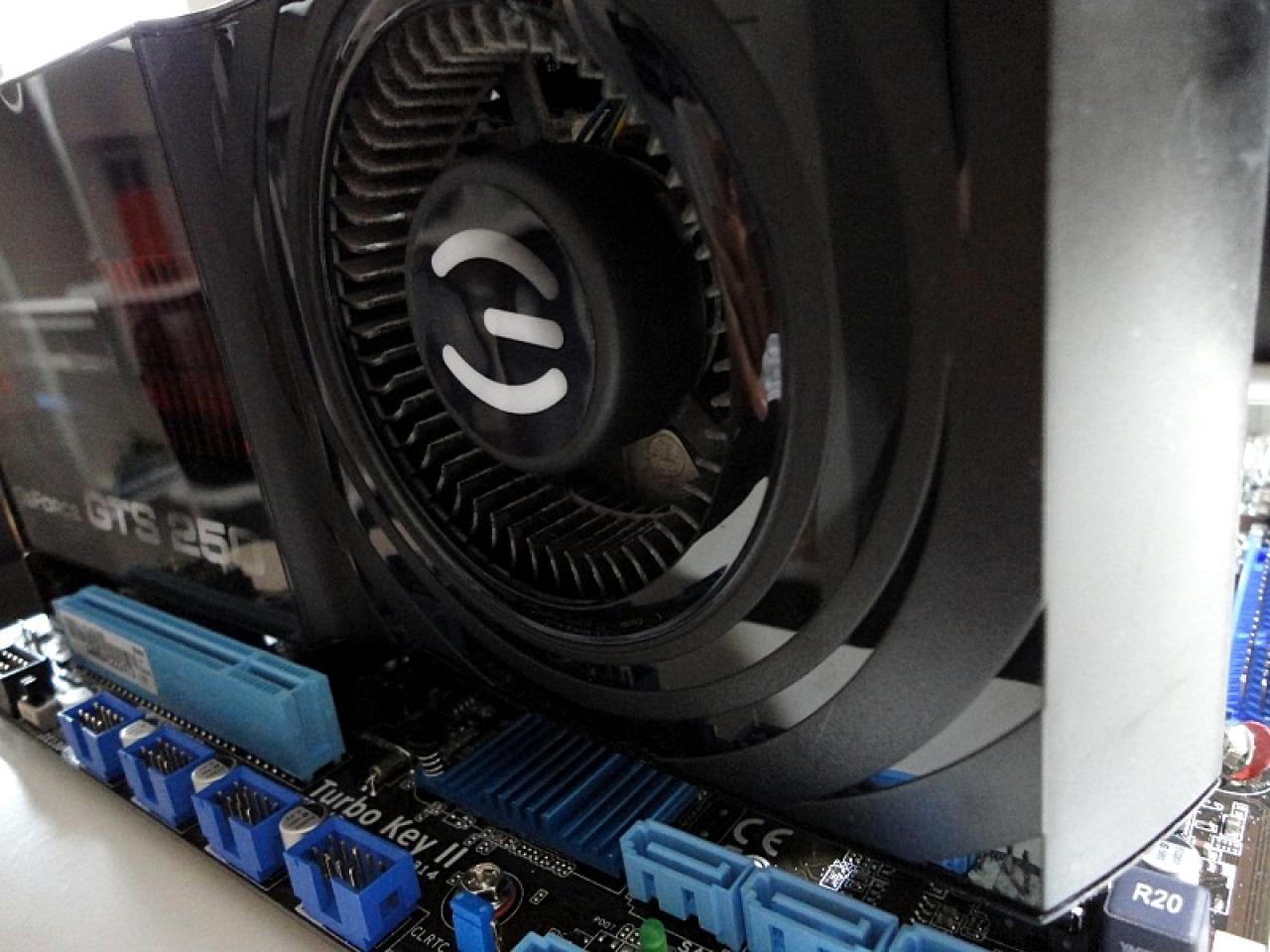 [08/03/2011] Das Schwarze mit der blonden Seele: kontrastreiches PC-Gehäuse im Eigenbau (27)