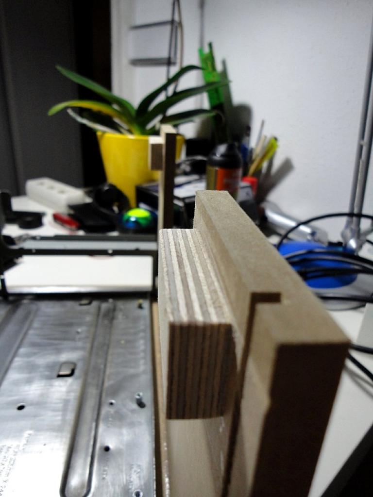 [08/03/2011] Das Schwarze mit der blonden Seele: kontrastreiches PC-Gehäuse im Eigenbau (28)