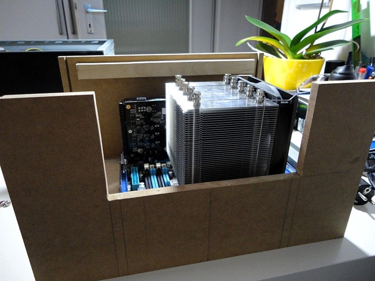 [08/03/2011] Das Schwarze mit der blonden Seele: kontrastreiches PC-Gehäuse im Eigenbau (29)