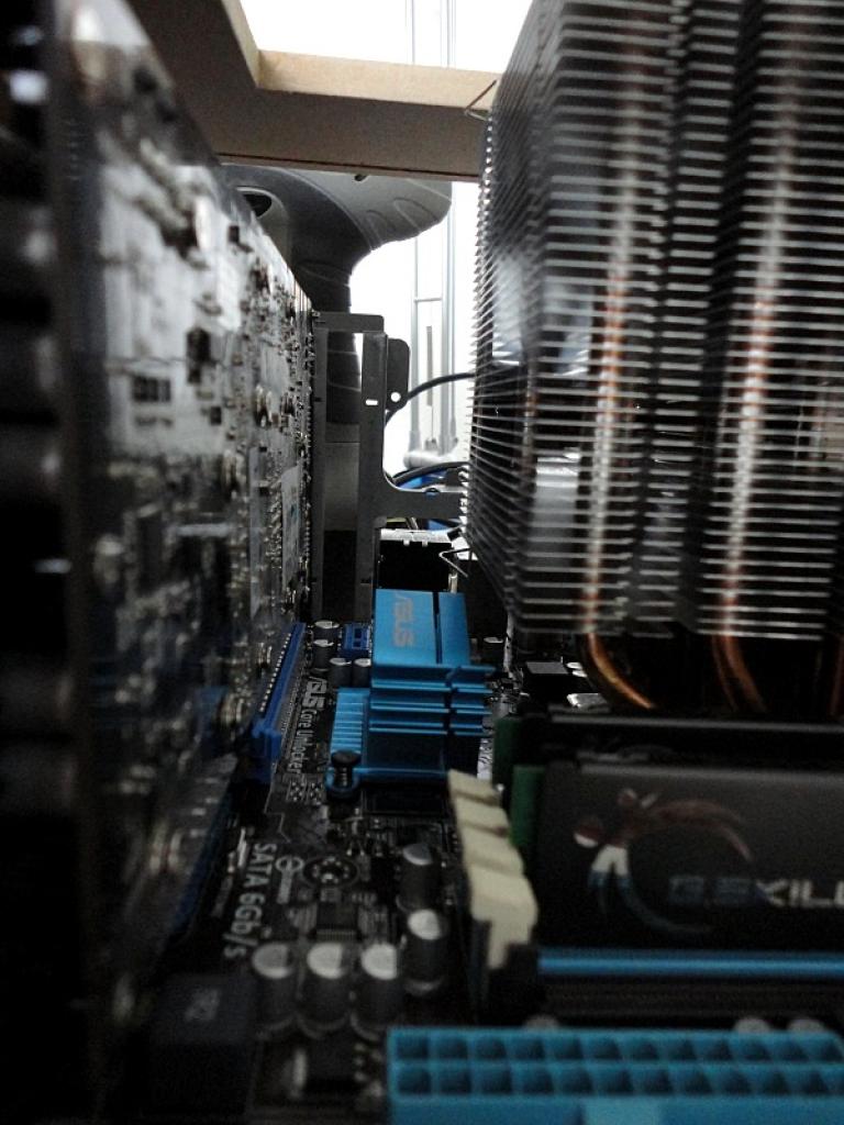 [08/03/2011] Das Schwarze mit der blonden Seele: kontrastreiches PC-Gehäuse im Eigenbau (31)