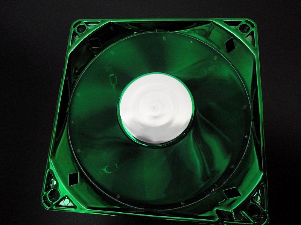 [08/03/2011] Das Schwarze mit der blonden Seele: kontrastreiches PC-Gehäuse im Eigenbau (42)